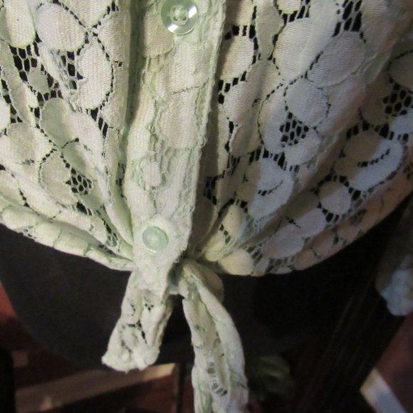 *SOLD* 💚 Mint Green Lace Front Tie Blouse - XLJ - Picture 5 of 10